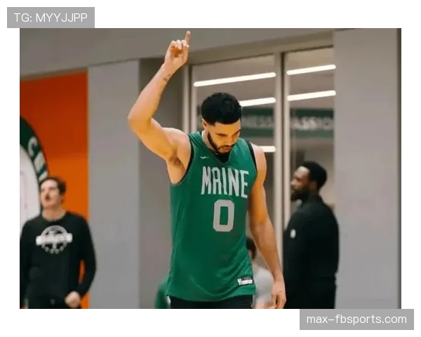 德里克怀特为塔图姆挡拆制造错位外线威胁上升